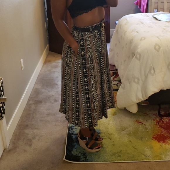 Vintage Dresses & Skirts - Vintage Patterned Midi Skirt with Pleats & Pockets